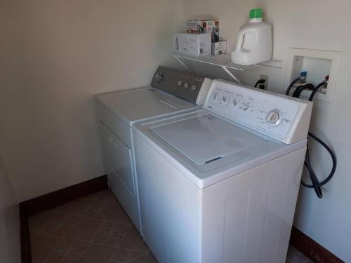 Located 1 mile from Downtown and Knox College Located 1 mile from Downtown and Knox College