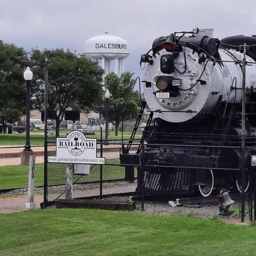 Located 1 mile from Downtown and Knox College Located 1 mile from Downtown and Knox College