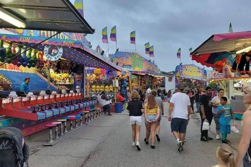 Located 1 mile from Downtown and Knox College Located 1 mile from Downtown and Knox College