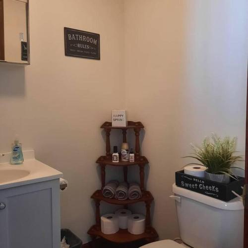 Located 1 mile from Downtown and Knox College in Galesburg (IL)