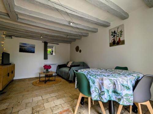 Maison confortable avec jardin clos, wifi et parking, ideale pour se ressourcer en pleine nature - F in Mézières-en-Brenne