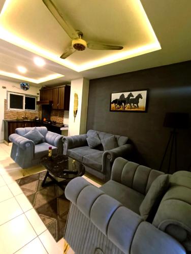 1 Bedroom Apartment with Attached Bathroom - image 2