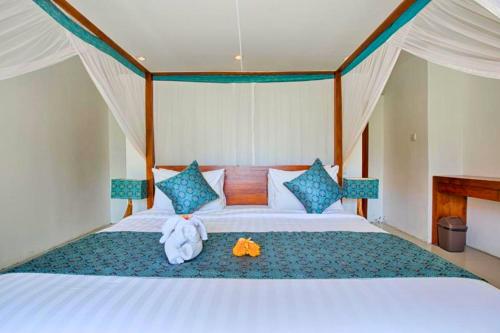 Camana 1 BR Villa With Shared Pool - Tap to explore photos