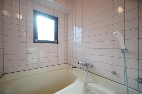 Namba Kuromon House 302 - Tap to explore photos