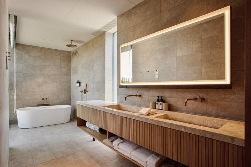 Facilities, TRUNK(HOTEL) YOYOGI PARK near Meiji-jingumae <Harajuku> Subway Station