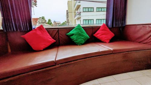 room detail thumbnail 1