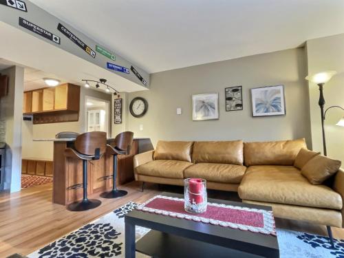 CountryCub- Shuttle to Slopes, views of pool, golf in Killington, USA