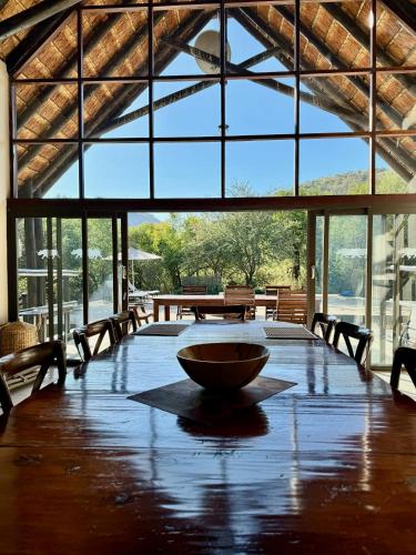 المنظر الخارجي, Pangolin Game Lodge - Self Catering, incl 2 game drives per day in مالهاجامي