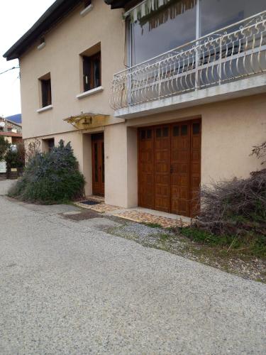 . Appartement charmant a Thueyts avec cheminee et parking