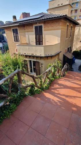 Villa indipendente con giardino, Janov