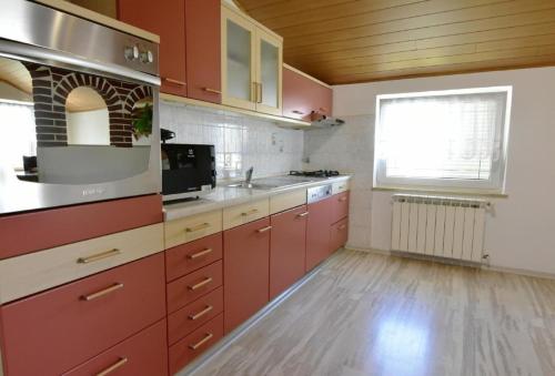 Klimatisierte Wohnung in Valica mit Großem Garten in วาลิซา