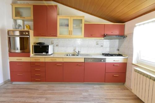 Klimatisierte Wohnung in Valica mit Großem Garten in วาลิซา