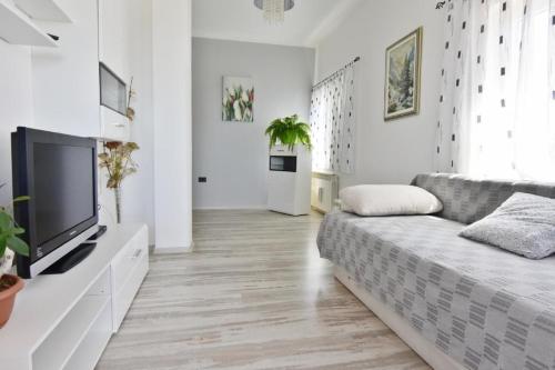 Klimatisierte Wohnung in Valica mit Großem Garten in วาลิซา