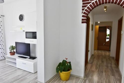 Klimatisierte Wohnung in Valica mit Großem Garten in วาลิซา