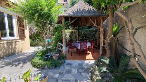 Villa indipendente con giardino, Genova (photo 6)