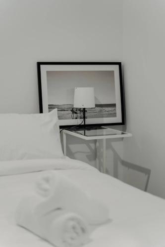 Beautiful 2 BR Lakeside View, Canberra
