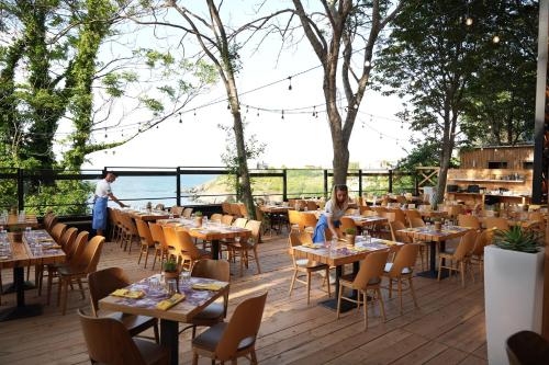 Paradise Bay Hotel - image 2