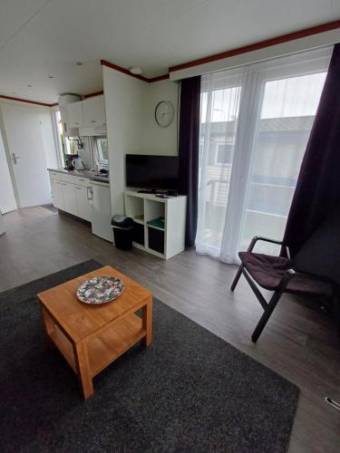 Chalet dichtbij zee en duinen in ฮีมซเกิร์ก