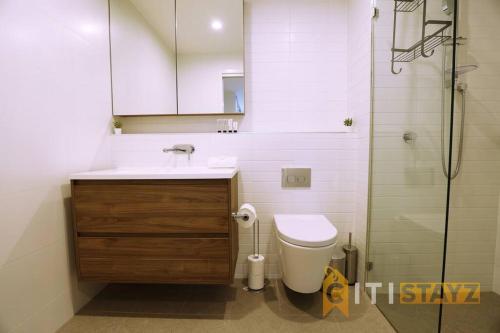 2bd 2bth - Chic Apt in Woden CBD