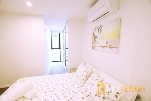 2bd 2bth - Chic Apt in Woden CBD