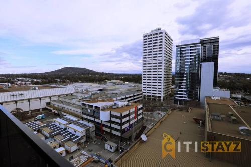 2bd 2bth - Chic Apt in Woden CBD