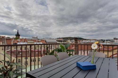 Ultimate Prague 1 experience - Duplex, Roof Top Terrace, Prague Castle View, free parking over weekends, AC! 5