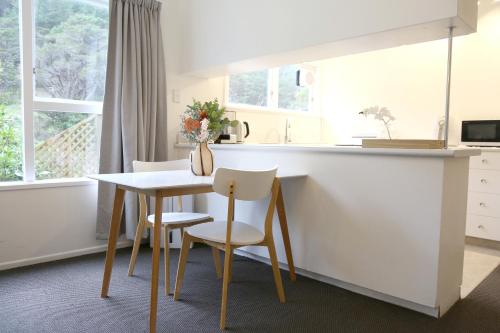 Kitchen, Skyline Haven - Entire Apartment - Free Parking, Espresso, Netflix - 15m to CBD, Stadium, Ferry in Karori
