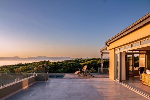 Közeli látványosságok, Solar-Powered Villa - Oceanview Wildlife Estate Retreat in Birkenhead
