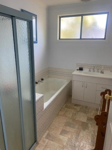 Vannas istaba, 'Living the dream' in Loch Sport
