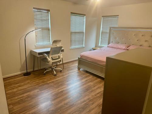 Charming 4 bedroom fully furnished home in Sugar Land, USA