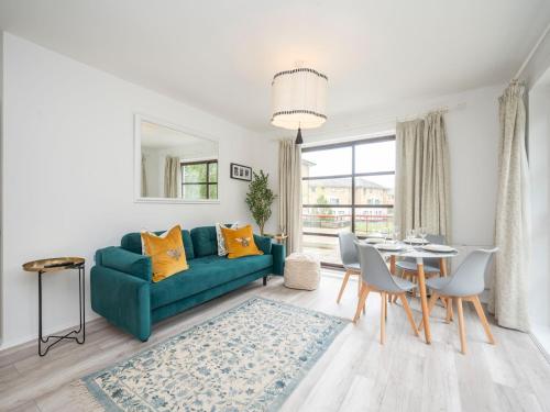 Pass the Keys London apartment - Waterfront Terrace Parking - image 4