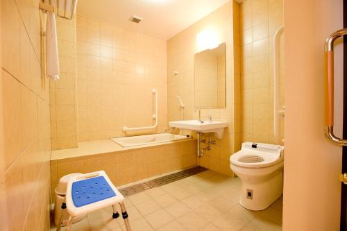 room detail thumbnail 2