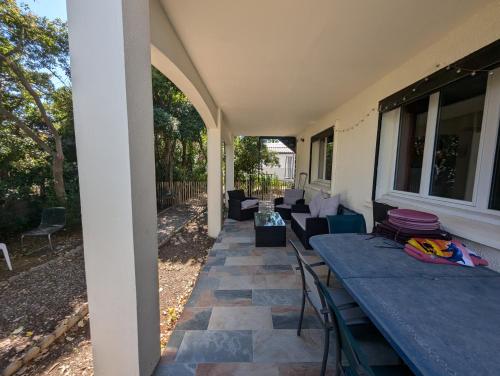 Facilities, Calme mais proche toutes activites, F3 avec parking, jardin, piscine, wifi, clim dans propriete priv in Agde City Center