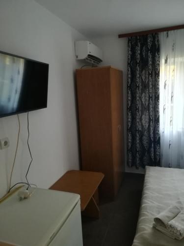 3 double beds