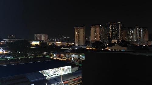 Weiss Hotels Kepong Baru - main image