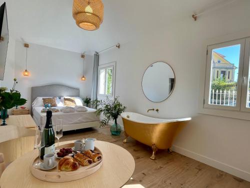 Villa Boutique 1880-Romantic Historic Boutique Hotel with Outdoor Jacuzzi in Lama