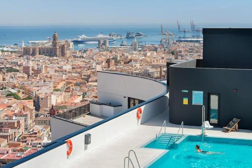 Urban Jungle in Malaga Center, 18th Floor, Rooftop pool, Free Parking, Malaga