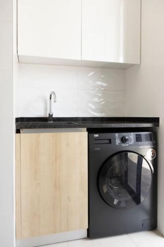 3 bdr aprt, spacious & rooftop pool - LCGR