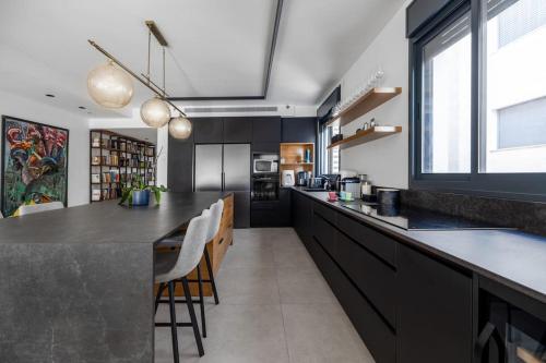 Luxurious Central Raanana Flat with Terrace in Raanana