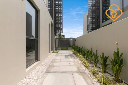 Keysplease 4BR Villa walking to pool, Cherrywoods Family Community, Dubái (foto 5)