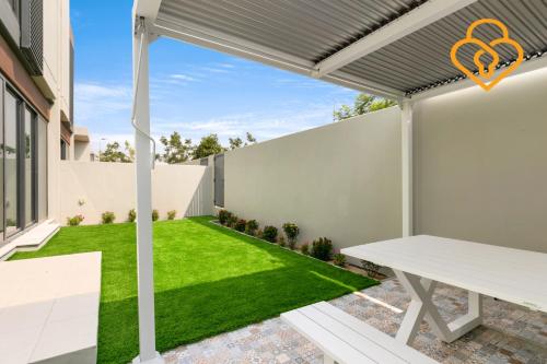 Keysplease 4BR Villa walking to pool, Cherrywoods Family Community, Dubái (foto 6)