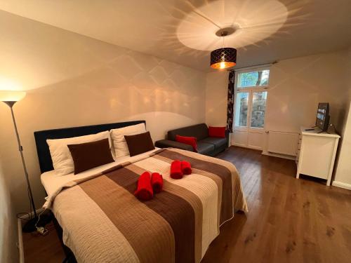 Amazing Apartment Zborovska - image 12