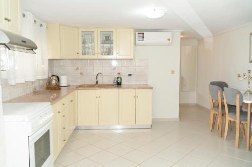 One-Bedroom Apartment with Sea View image 2