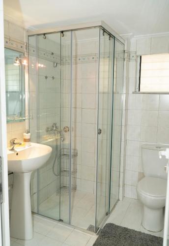 One-Bedroom Apartment with Sea View image 5