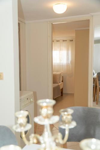 One-Bedroom Apartment with Sea View image 6