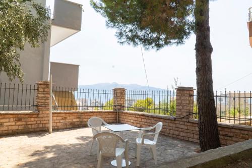 One-Bedroom Apartment with Sea View image 7