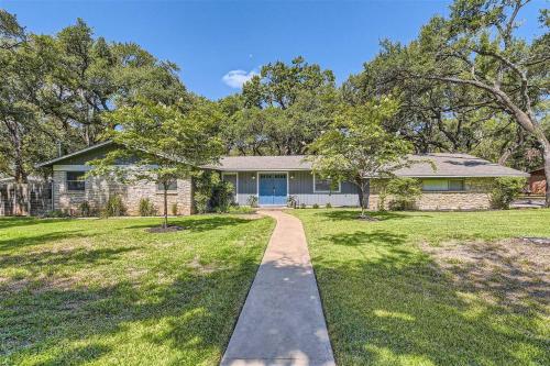 Charming 3 BR Home With Easy Access to DT Domain and Arboretum in Austin, USA