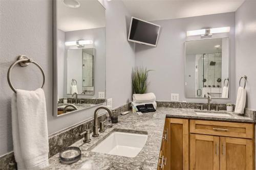 Charming 3 BR Home With Easy Access to DT Domain and Arboretum in Austin, USA