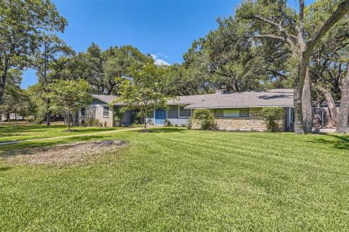 Charming 3 BR Home With Easy Access to DT Domain and Arboretum in Austin, USA
