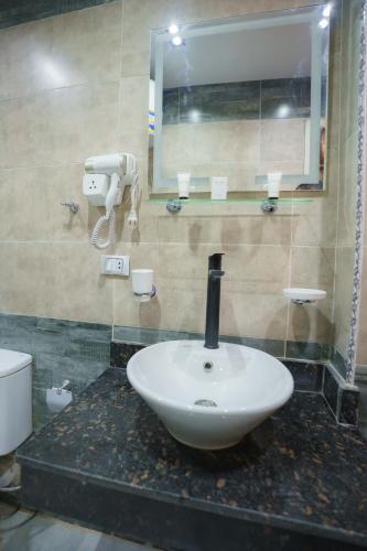 Pyramids Sunshine View